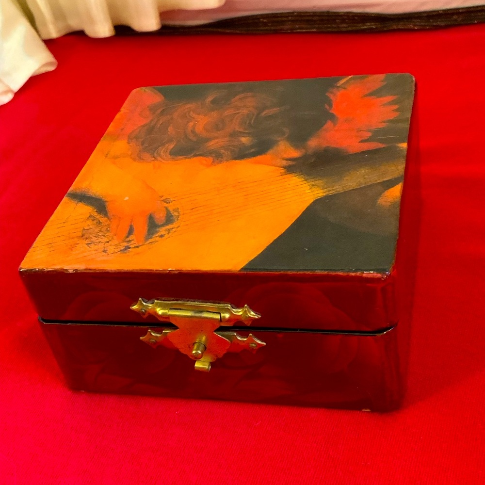 VINTAGE VICTORIAN STYLE ANGEL BOX